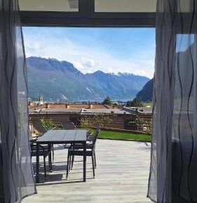 One-Bedroom Apartment with Lake View