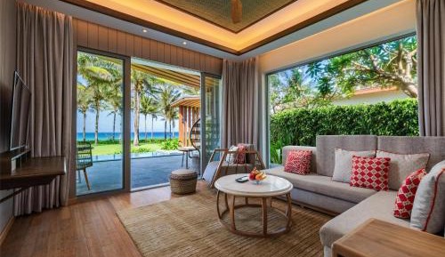 One-Bedroom Beachfront Pool Villa - Free Access to Executive Lounge