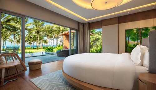 Presidential Beachfront Pool Villa