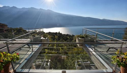 Apartment with Lake View