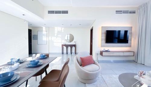 One-Bedroom Apartment with City View