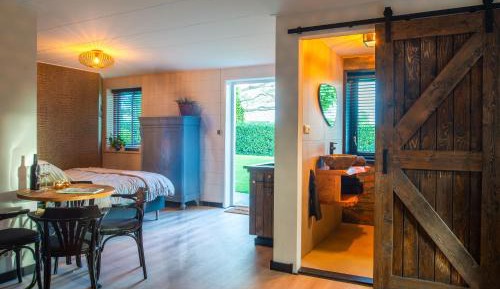 One-Bedroom Apartment with Garden