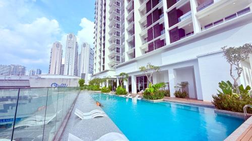 Deluxe One-Bedroom Apartment with City View