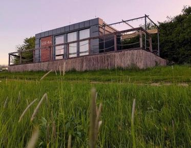 Apartment with Mountain View
