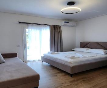 Deluxe Double Room with Balcony and Sea View