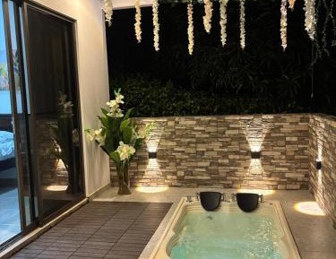 Suite with Hot Tub