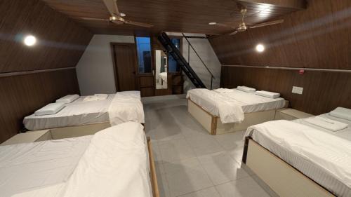 Mixed Dormitory Room