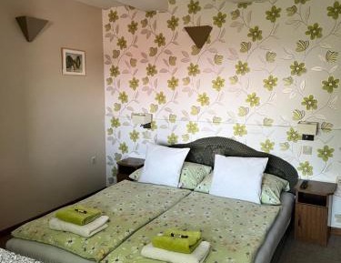 Queen Room with Garden View