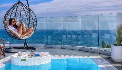 Infinity Suite Sea View with Heated Plunge Pool & Sauna