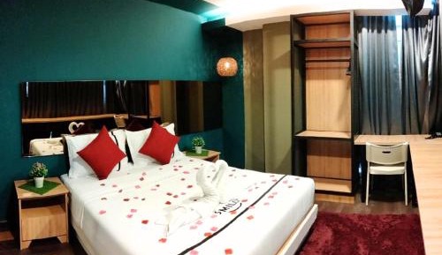 Deluxe Queen Room