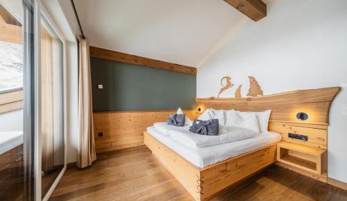 Deluxe Suite with Spa Bath
