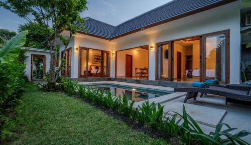 Villa with Garden View