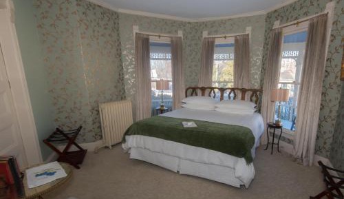 Deluxe King Suite