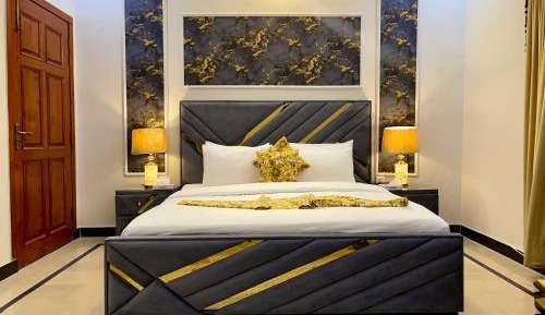 Deluxe Room (2 Adults + 1 Child)