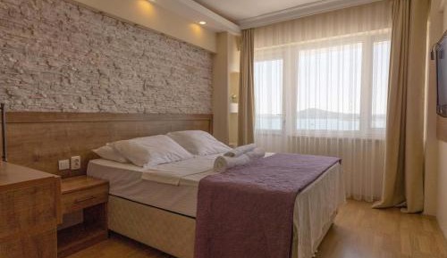 Double or Twin Room with Partial Sea View