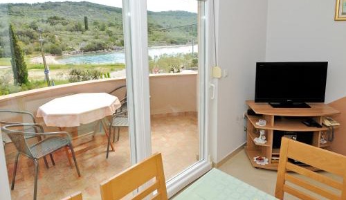 Two Bedroom Apartment with Balcony and Sea View