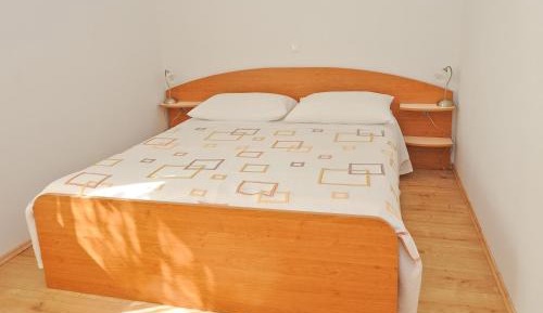 One Bedroom Apartment with Balcony and Sea View