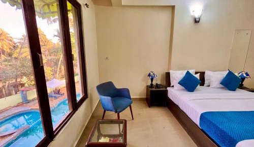 Queen Room with Pool View
