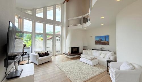 Apartment with Lake View