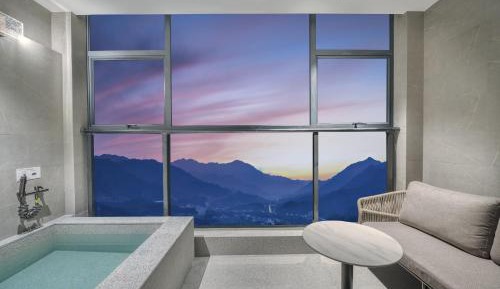 Supreme King Room with Hot Spring Pool 