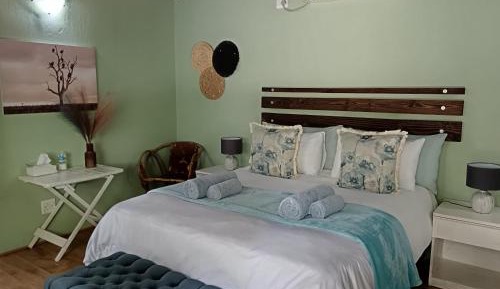 Queen Room with Garden View