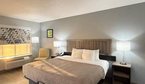 1 King Bed, Accessible, Non Smoking