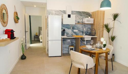 One-Bedroom Loft Apartment with One Queen Bed