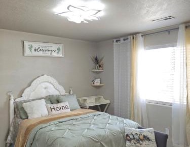 Queen Room with Shared Bathroom