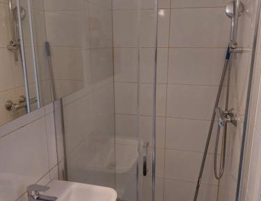 Apartment with Shower
