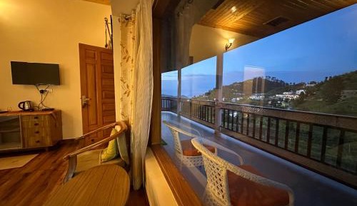 Deluxe Double or Twin Room with Balcony