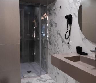 Queen Room with Spa Bath