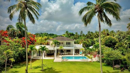 Villa - Beach Front