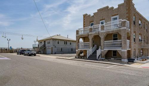 One-Bedroom Apartment with Ocean View