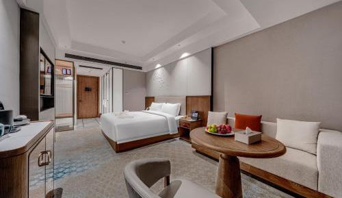 Deluxe Queen Room