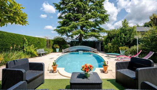 Villa with Garden View