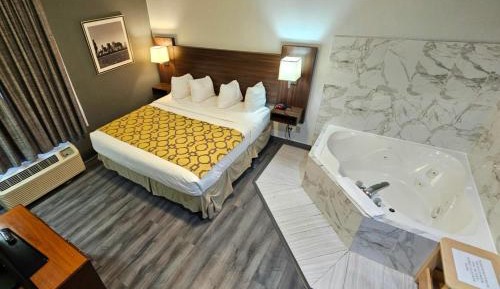 King Suite with Jetted Tub - Non-Smoking