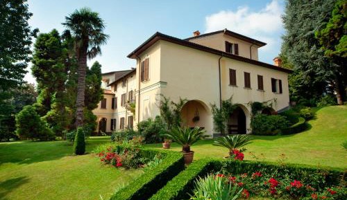 Villa with Garden View