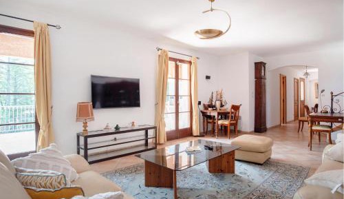Four-Bedroom Holiday Home