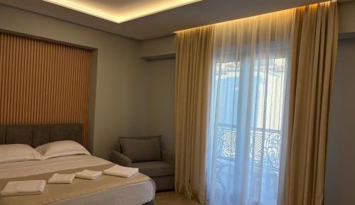 Deluxe Double Room (2 Adults + 1 Child)