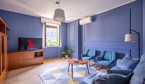 Two-Bedroom Apartment with Mountain View
