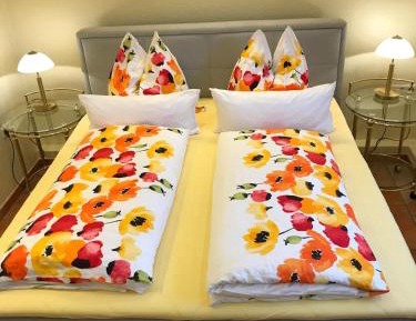 Deluxe Queen Suite