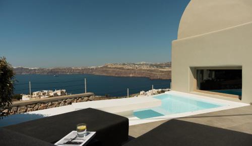 Split level Elegant Suite with Private Pool and Caldera View