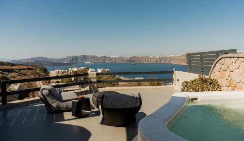 Cosmic Suite with Private Pool and Caldera View