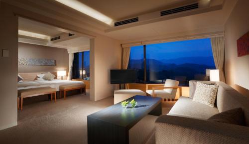 Suite with Mountain View - Non-Smoking