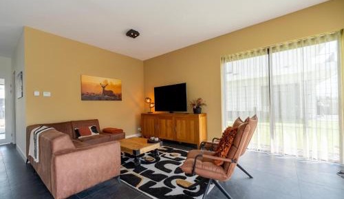 Three-Bedroom Holiday Home 