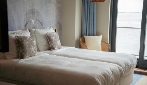 Twin Room with sea view, balcony and access to elevator