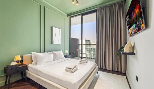 One-Bedroom Apartment with Balcony