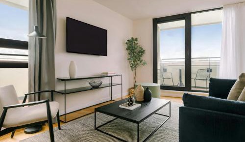 Two-Bedroom Apartment with One Queen Bed and One Double Bed