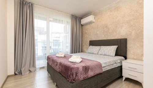 One-Bedroom Apartment with Balcony