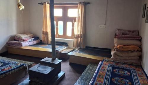 6-Bed Mixed Dormitory Room